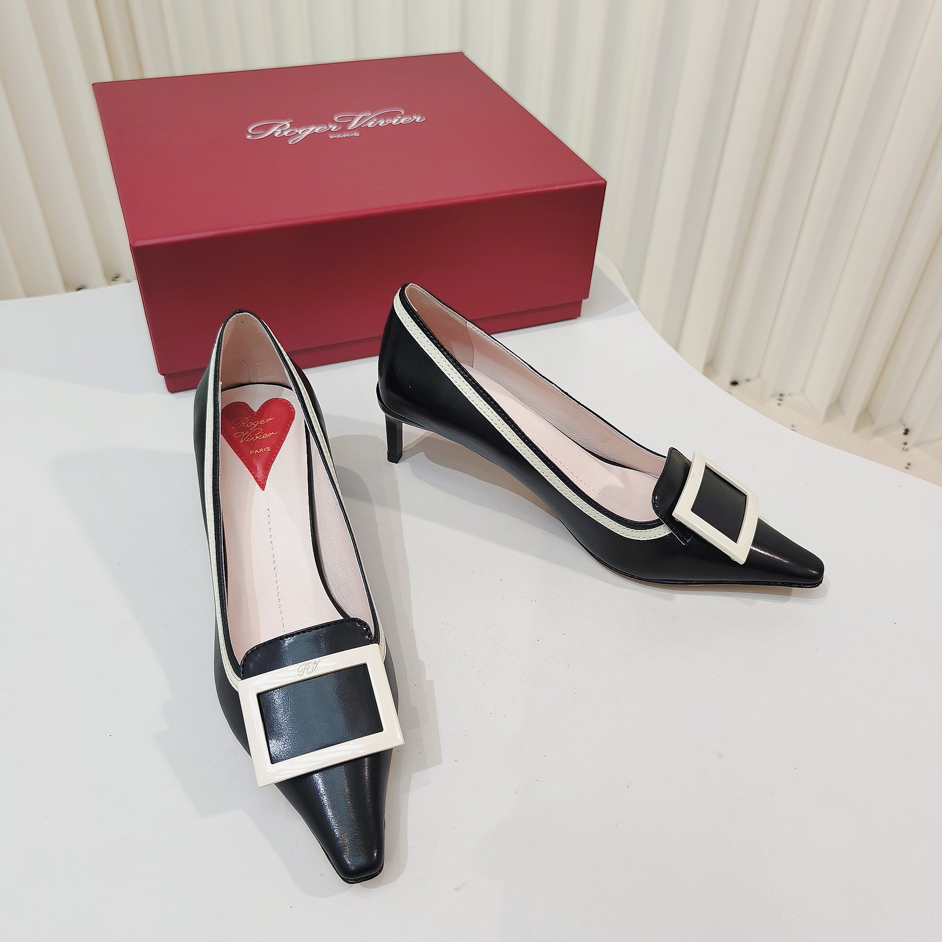 Roger Vivier Classic Luxury Leather Shoe Loafer Ref.759D2C14 4