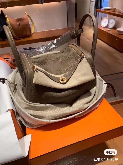 Hermès Lindy 26 Bag Togo Leather, Perfect for Commuting, Shoulder Bag 1 Hermès Lindy 26 Bag Togo Leather, Perfect for Commuting, Shoulder Bag