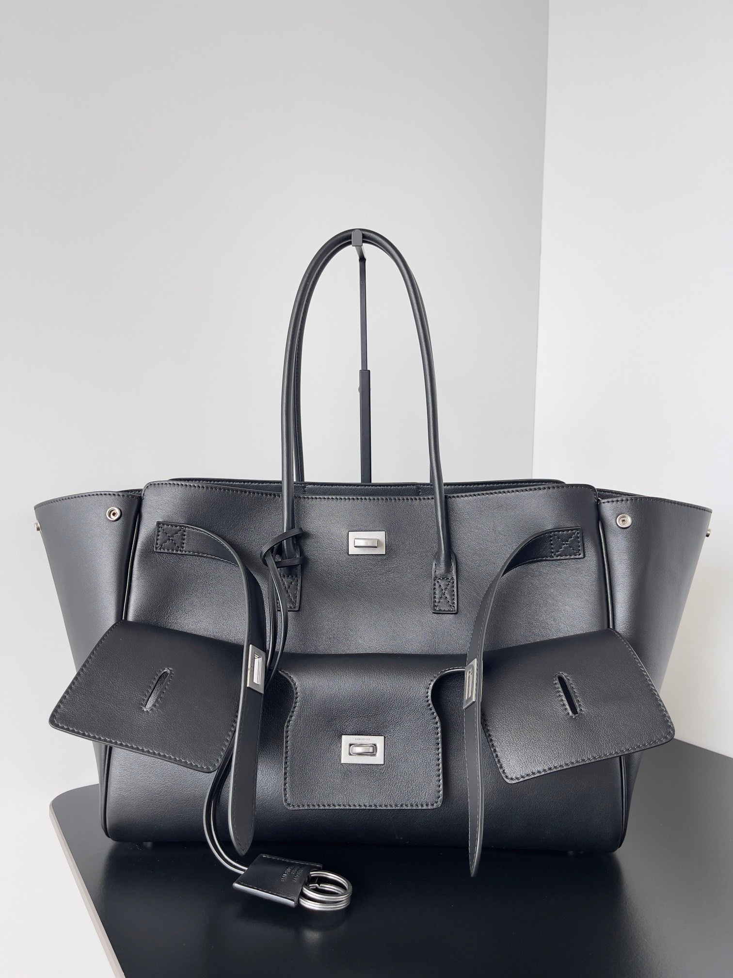 NO:204395,Authentic Balenciaga bel air Black and silver medium new handbag, full firepower. B family is planning to make a fight in this season. Hahaha!  What I want to say is that since Rodeo, the B family has won the numbness. This bel air is really beautiful, and it is also very fun~ First, the ears on both sides of the body can be tightened or opened. Second, the three 