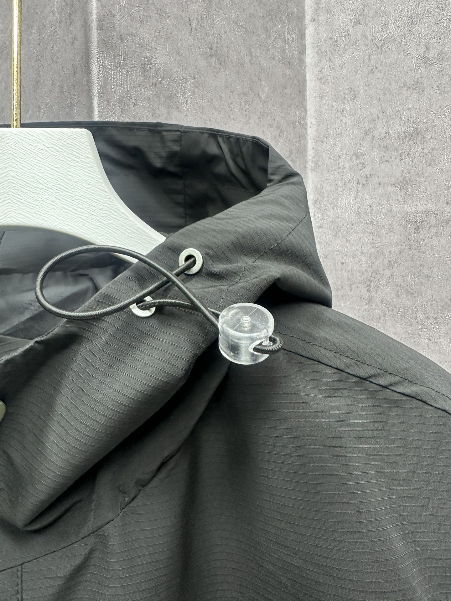 Descente DiSant’s City Function Series Outdoor Jacket: Windproof, Waterproof, and Stylish! - 图片 6