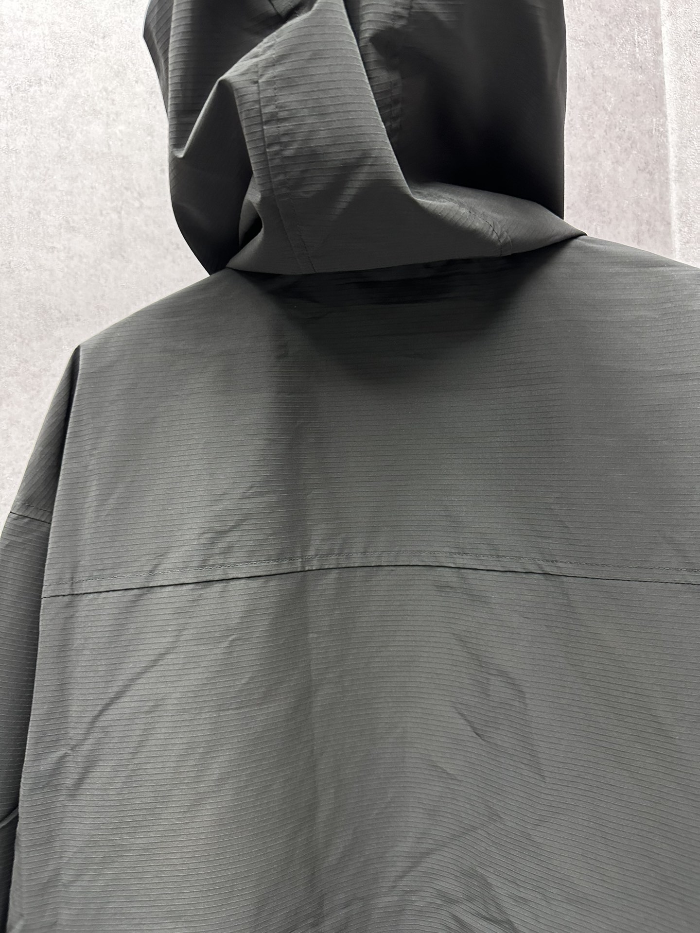 Descente DiSant’s City Function Series Outdoor Jacket: Windproof, Waterproof, and Stylish! - 图片 8