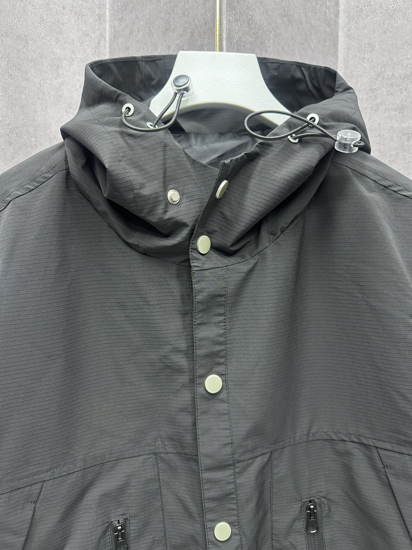 Descente DiSant’s City Function Series Outdoor Jacket: Windproof, Waterproof, and Stylish! - 图片 3