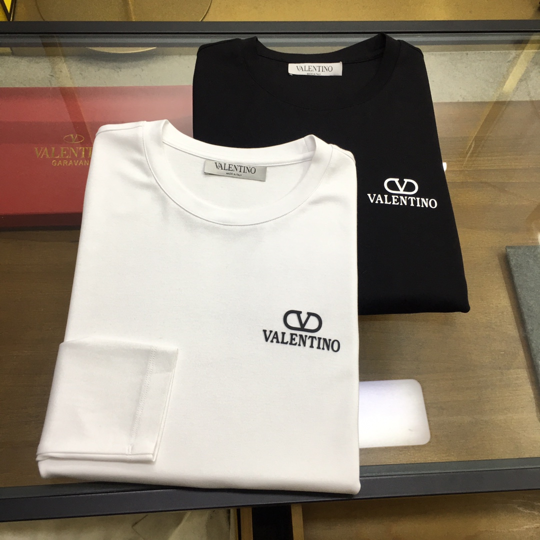 NO:119774,Counter【VLTN...】 New season counter products, casual long-sleeved T-shirts [bottoming], top trading company goods, heavy high-end products, original Italian products, perfect and first-class quality!  A single item with a strong sense of craft logo design, bringing fashion aesthetics to the extreme, it is quite artistic, and custom-made imported high-end mercerized cotton material!  The fabric is soft and comfortable!  The details are in place, and the construction is very unique and clever, and the whole body is clean and neat, and the lines are simple and elegant. It is suitable to wear a base alone!  Color: White Black Number of codes: M-5XL [Please report height and weight by placing an order], tees, t-shirt, alexander wang19860909专柜【VLTN...】 新季专柜新品 休闲长袖T恤【打底】,顶级贸易公司货,重磅高端尖品,意大利原产 品相完美一流！工艺logo设计感超强的一款单品,将时装美学发挥到极致,相当有意境,定制进口高级丝光棉材质！面料柔软舒适！细节设计到位,非常别致巧妙的构建,通体干净利落,线条感简洁大方.单穿打底皆宜！ 颜色:白色 黑色 码数:M-5XL【下单请报身高体重】,,tees，t-shirt,alexander wang,Men's clothing