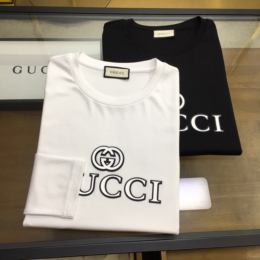 NO:119768,Counter [Gu.ci...] New season counter products, casual long-sleeved T-shirts [bottoming], top trading company goods, heavy high-end products, original Italian products, perfect and first-class quality!  A single item with a strong sense of craft logo design, bringing fashion aesthetics to the extreme, it is quite artistic, and custom-made imported high-end mercerized cotton material!  The fabric is soft and comfortable!  The details are in place, and the construction is very unique and clever, and the whole body is clean and neat, and the lines are simple and elegant. It is suitable to wear a base alone!  Color: White Black Number of codes: M-5XL [Please report height and weight by placing an order], tees, t-shirt, alexander wang19860909专柜【Gu.ci...】 新季专柜新品 休闲长袖T恤【打底】,顶级贸易公司货,重磅高端尖品,意大利原产 品相完美一流！工艺logo设计感超强的一款单品,将时装美学发挥到极致,相当有意境,定制进口高级丝光棉材质！面料柔软舒适！细节设计到位,非常别致巧妙的构建,通体干净利落,线条感简洁大方.单穿打底皆宜！ 颜色:白色 黑色 码数:M-5XL【下单请报身高体重】,,tees，t-shirt,alexander wang,Men's clothing