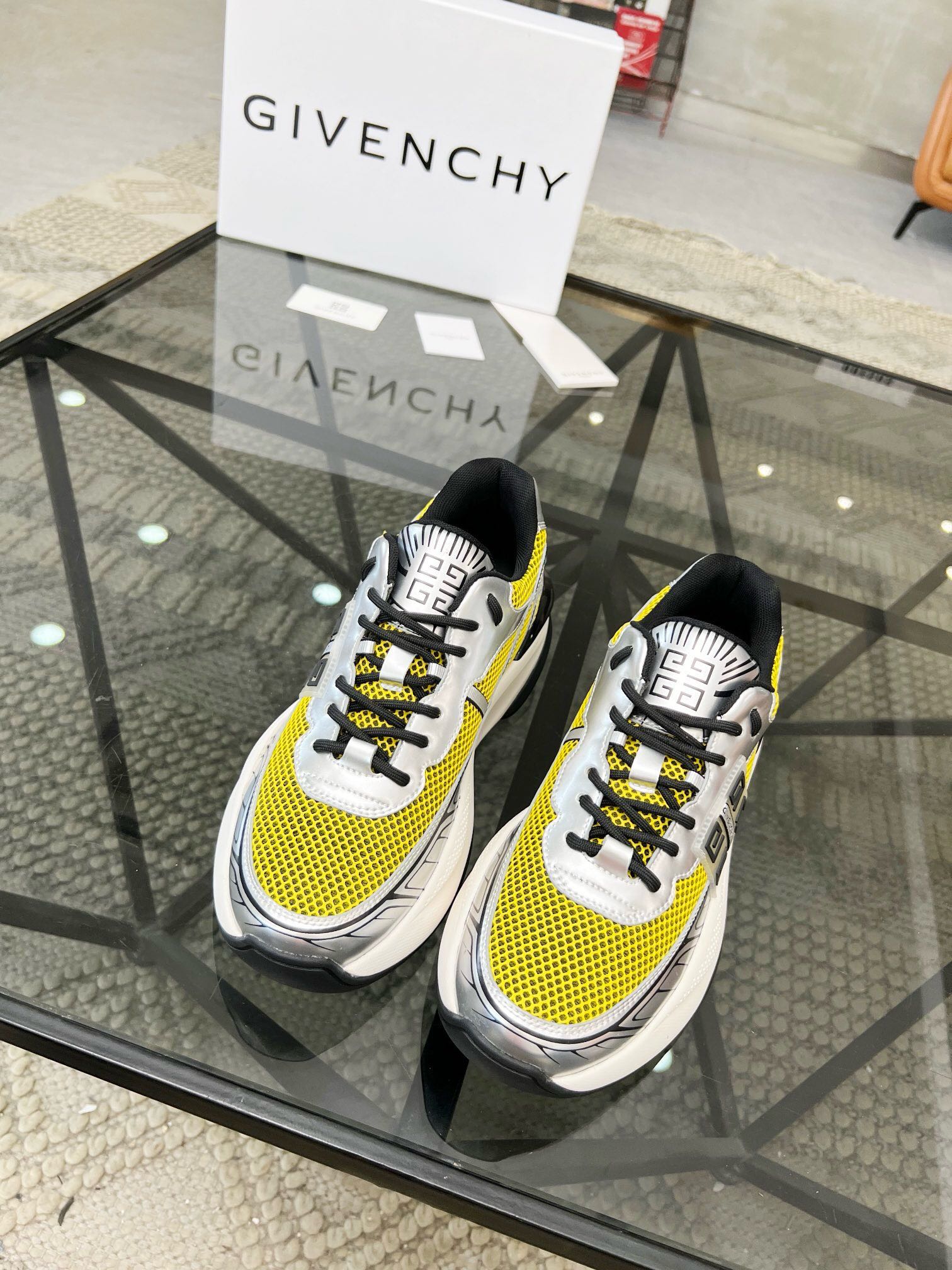 NO:219011,Brand GIVENCHY Color Original Color Number 39-44 Customized 38.45 Price Material Givenchy Top-grade Original Product!  The upper of the high-quality sports shoes is spliced ​​with imported cowhide to make it breathable and comfortable cowhide inner Cowhide feet original combination outsole style fashionable, simple and generous versatile style, Givenchy casual shoes, given, given, given, sneakers, cowhide19860909品牌GIVENCHY 颜色 原版配色 码数39-44定做38.45 价格 材质纪梵希顶级·原单货！精品好货运动鞋鞋面采用进口牛皮拼接而成透气舒服牛皮内里 牛皮垫脚 原版 组合大底 版型时尚简洁大方 百搭款,纪梵希休闲鞋,givenchy,givenchy,sneakers,cowhide,Men's shoes