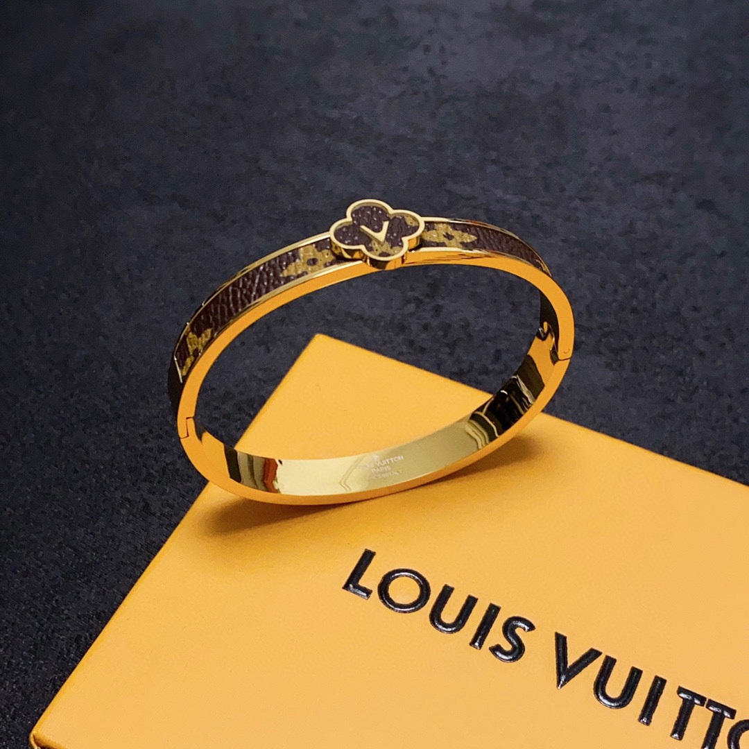 Louis Vuitton luxury designer product 8