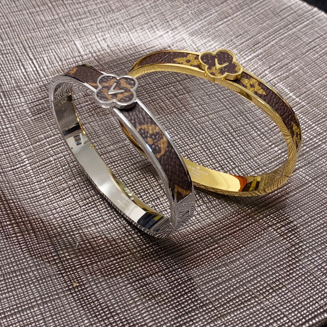 Louis Vuitton luxury designer product 7