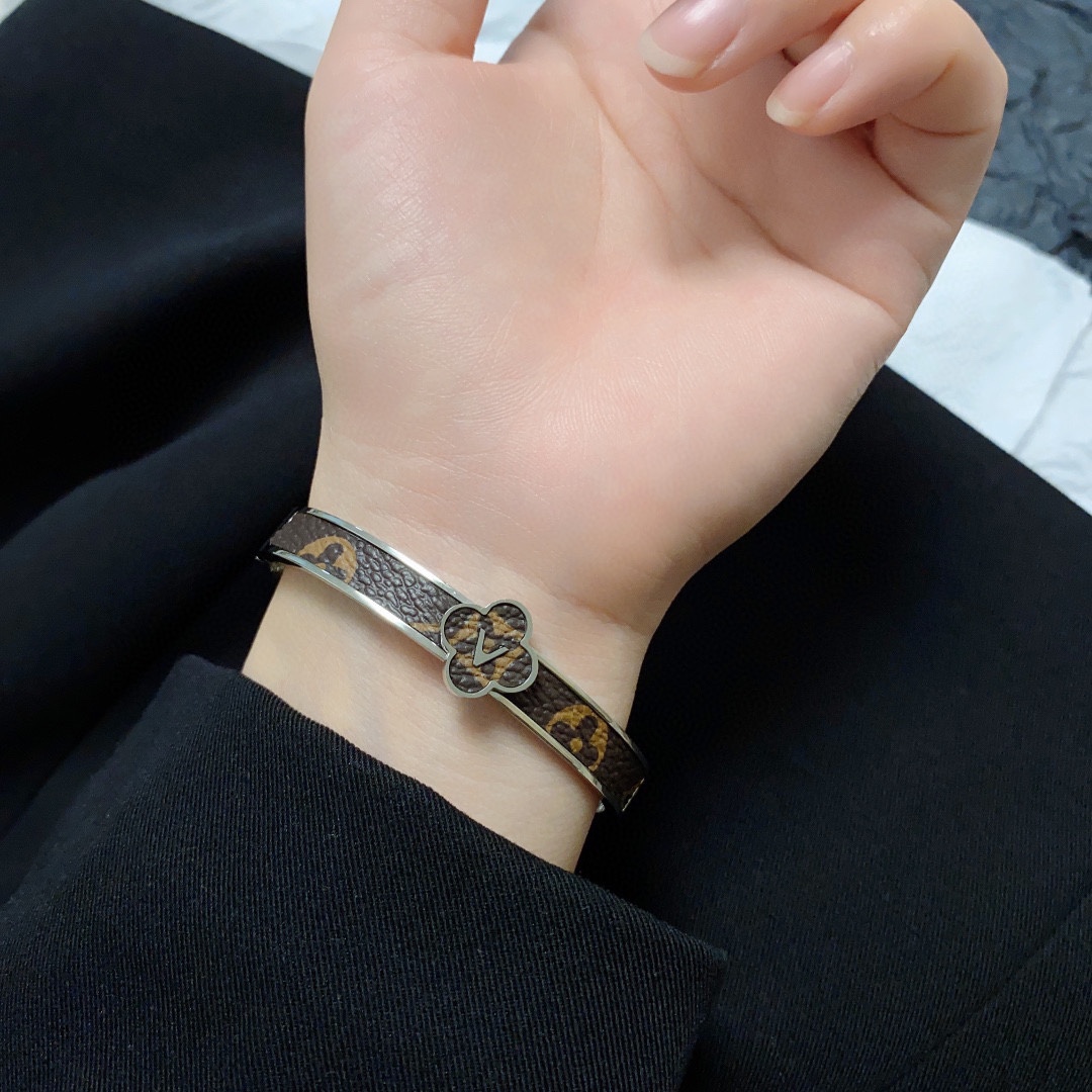 Louis Vuitton luxury designer product 3