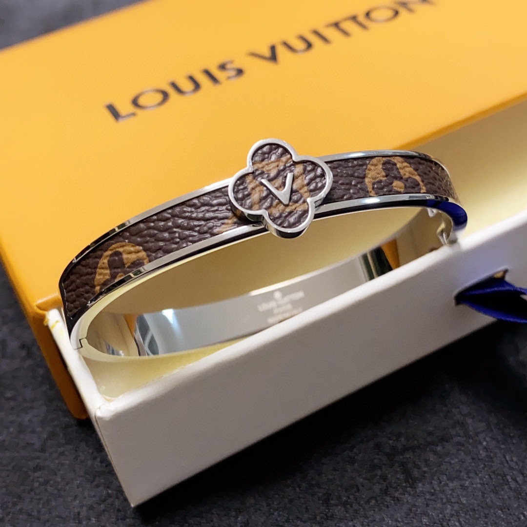 Louis Vuitton luxury designer product 4