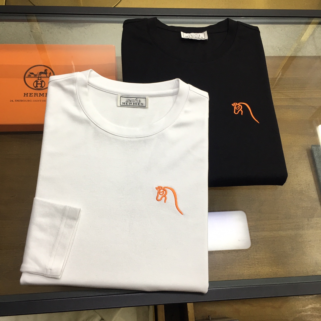 NO:129821,Counter [Aisi...] 2025 season new counter products, casual long-sleeved T-shirts [bottoming], top trading company goods, heavy high-end products, original Italian, perfect and first-class quality!  A single item with a strong sense of craft logo design, bringing fashion aesthetics to the extreme, it is quite artistic, and custom-made imported high-end mercerized cotton material!  The fabric is soft and comfortable!  The details are in place, and the construction is very unique and clever, and the whole body is clean and neat, and the lines are simple and elegant. It is suitable to wear a base alone!  Color: White Black Number of codes: M-5XL [Please report height and weight by placing an order], tees, t-shirt, alexander wang19860909专柜【爱士...】 2025季专柜新品 休闲长袖T恤【打底】,顶级贸易公司货,重磅高端尖品,意大利原产 品相完美一流！工艺logo设计感超强的一款单品,将时装美学发挥到极致,相当有意境,定制进口高级丝光棉材质！面料柔软舒适！细节设计到位,非常别致巧妙的构建,通体干净利落,线条感简洁大方.单穿打底皆宜！ 颜色:白色 黑色 码数:M-5XL【下单请报身高体重】,,tees，t-shirt,alexander wang,Men's clothing