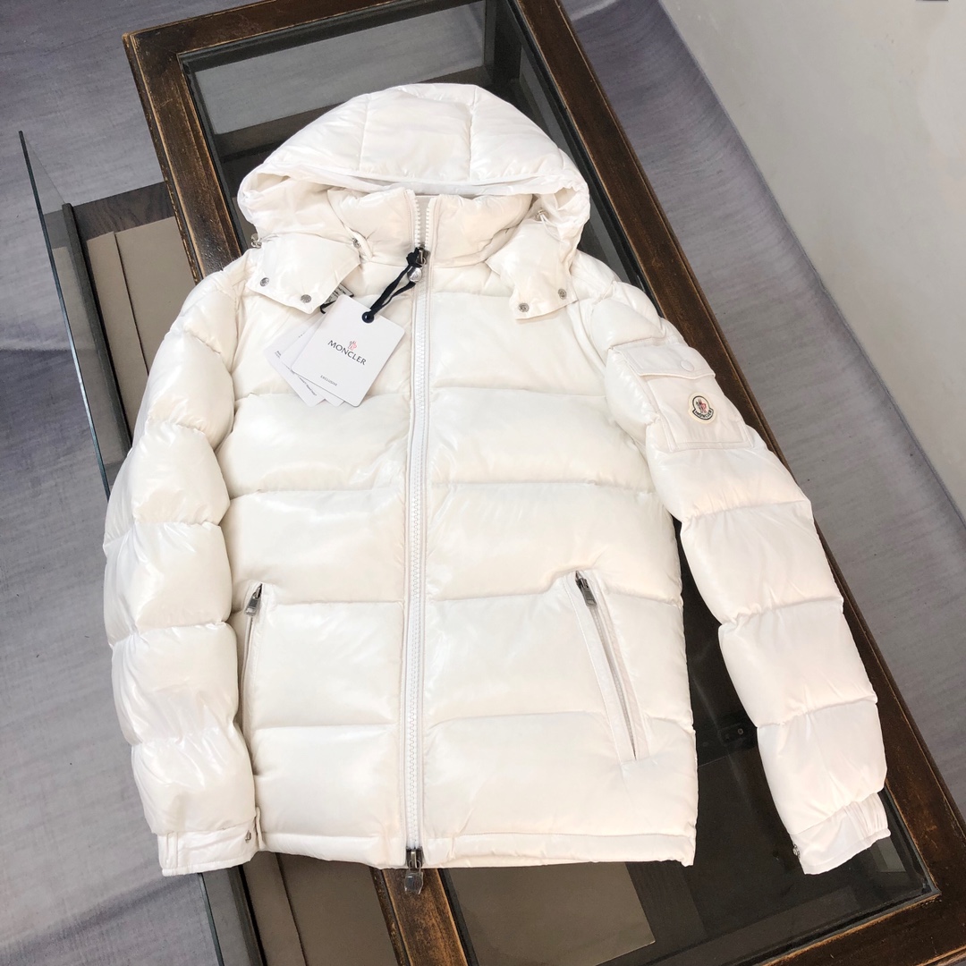 Moncler/蒙口#MAYA玛雅陈奕迅明星同款经典中的典范#男女款！采用尼龙制成搭配标志性长方格绗缝是