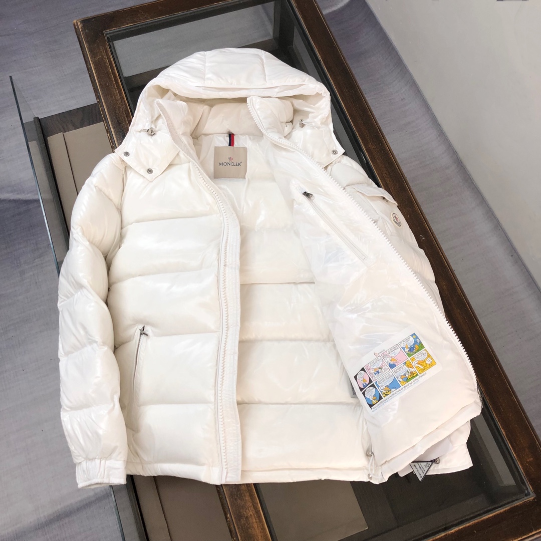 Moncler/蒙口#MAYA玛雅陈奕迅明星同款经典中的典范#男女款！采用尼龙制成搭配标志性长方格绗缝是