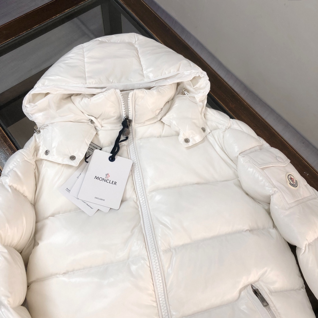 Moncler/蒙口#MAYA玛雅陈奕迅明星同款经典中的典范#男女款！采用尼龙制成搭配标志性长方格绗缝是