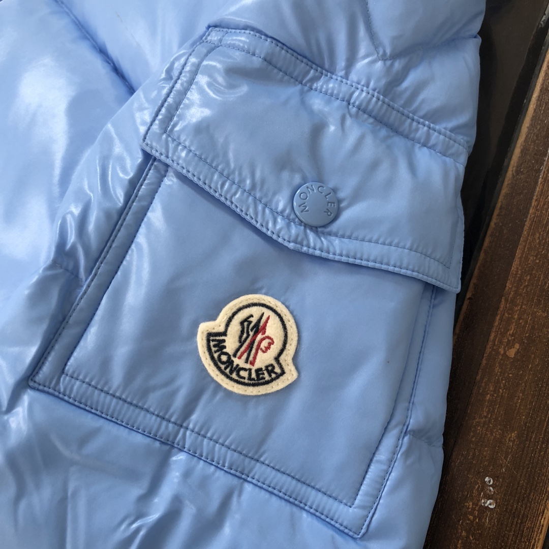 Moncler/蒙口#MAYA玛雅陈奕迅明星同款经典中的典范#男女款！采用尼龙制成搭配标志性长方格绗缝是