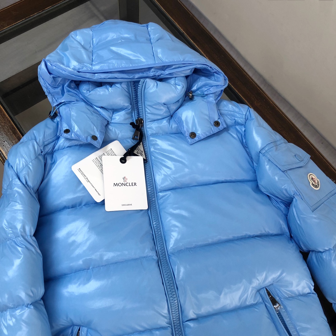 Moncler/蒙口#MAYA玛雅陈奕迅明星同款经典中的典范#男女款！采用尼龙制成搭配标志性长方格绗缝是