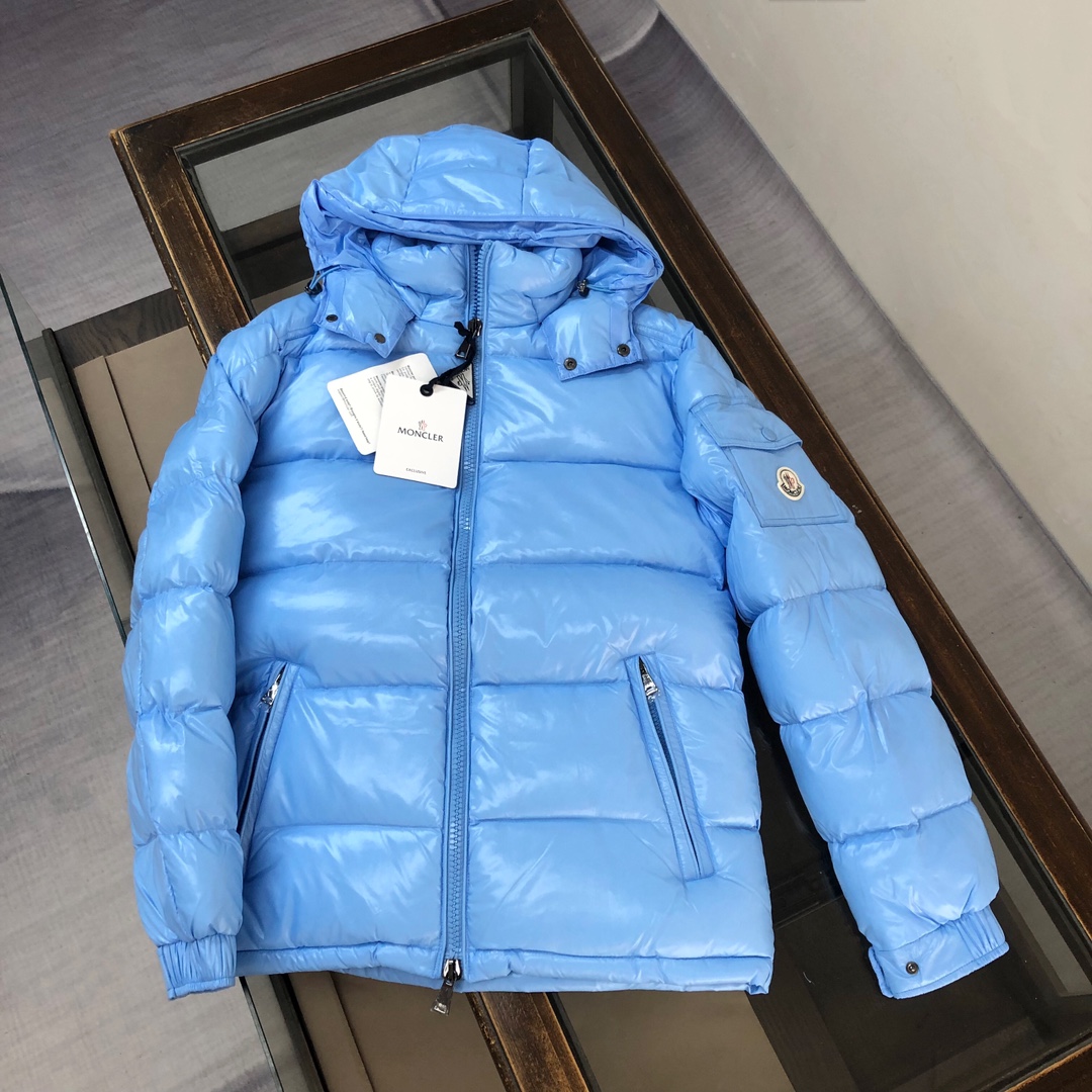 Moncler/蒙口#MAYA玛雅陈奕迅明星同款经典中的典范#男女款！采用尼龙制成搭配标志性长方格绗缝是