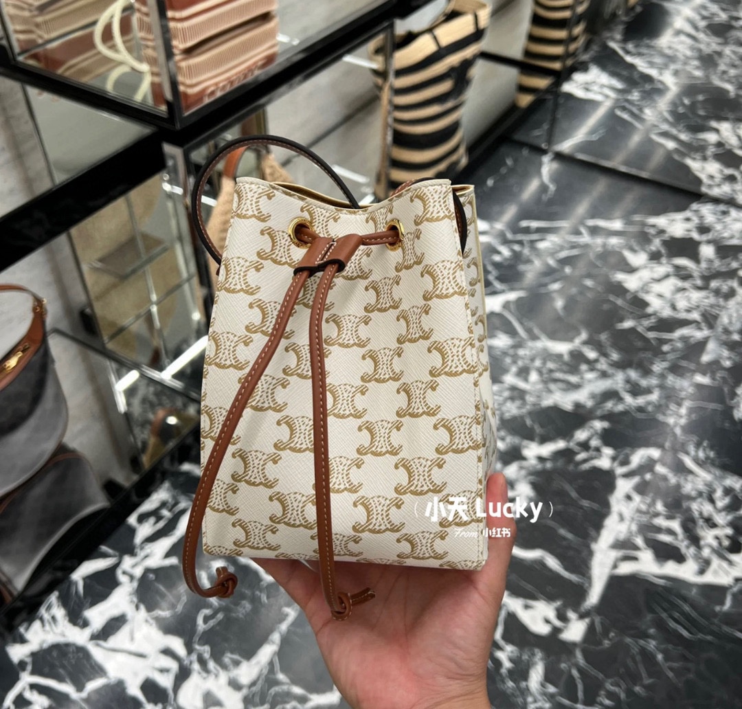 A mini bucket bag defined by its vintage silhouette and rich texture - Comprehensive 5