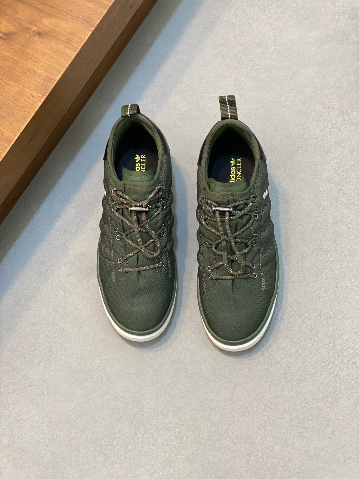 NO:217310,Brand MONCLER Color original color matching Size 39-44 Custom made 38.45 Price Material masked co-branded Adidas new casual shoes Official website synchronization Upper imported cowhide stitching and splicing design, shoe tongue inlay iconic brand round rubber label, iconic three-stripe details, cowhide inner splicing mesh, original open mold cowhide latex pad, foot bottom air compressor brand logo, original open mold flat rubber foam light sole, cover-up casual shoes, christian louboutin, Moncler, cowhide19860909品牌MONCLER 颜色原版配色 码数39-44定做38.45 价格 材质蒙口联名阿迪新品休闲鞋 官网同步 鞋面意大利进口牛皮缝合拼接设计、鞋舌镶嵌标志性品牌圆胶标、标志性三条纹细节、牛皮内里拼接网布、原版开模牛皮乳胶垫、垫脚底部空压品牌标志LOGO、原版开模平底橡胶发泡轻底,蒙口 休闲鞋,christian louboutin,Moncler,cowhide,Men's shoes