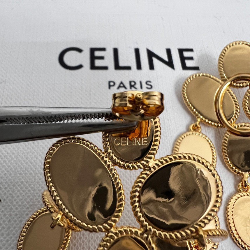 【批90】Celine赛琳™ 耳钉 Celine一直是简约时尚界的标杆大胆的设计 百看不厌▪️搭配起来更 Fashion ✨
