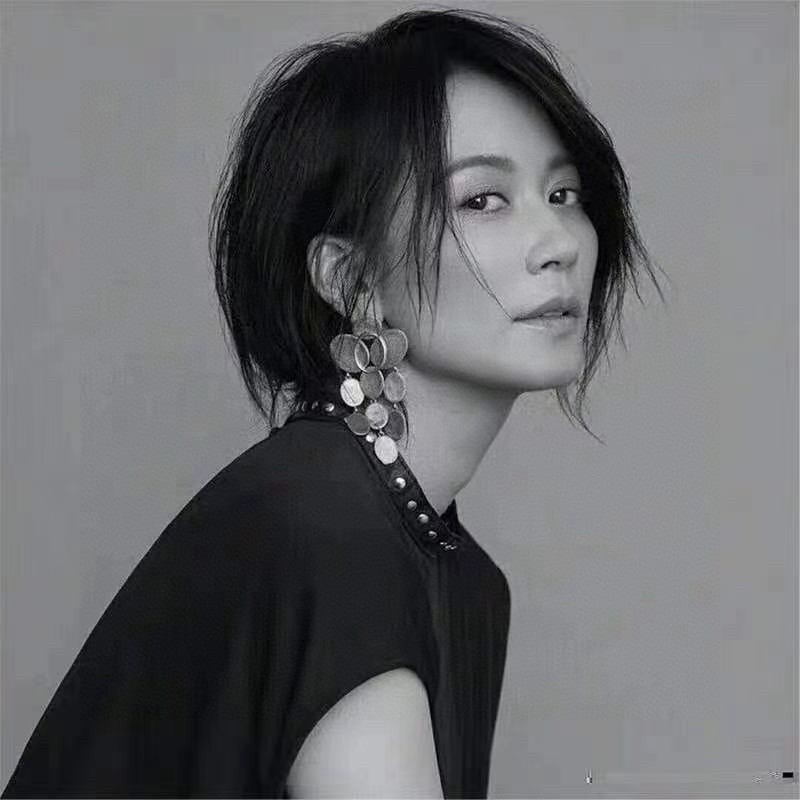 【批90】Celine赛琳™ 耳钉 Celine一直是简约时尚界的标杆大胆的设计 百看不厌▪️搭配起来更 Fashion ✨