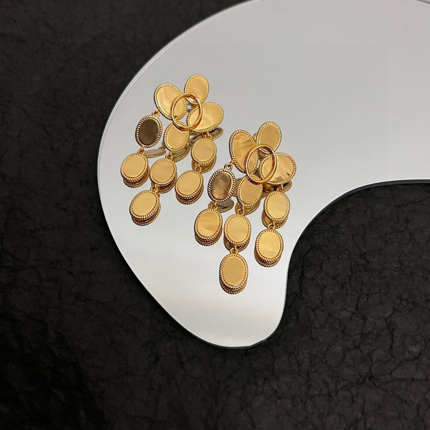 【批90】Celine赛琳™ 耳钉 Celine一直是简约时尚界的标杆大胆的设计 百看不厌▪️搭配起来更 Fashion ✨