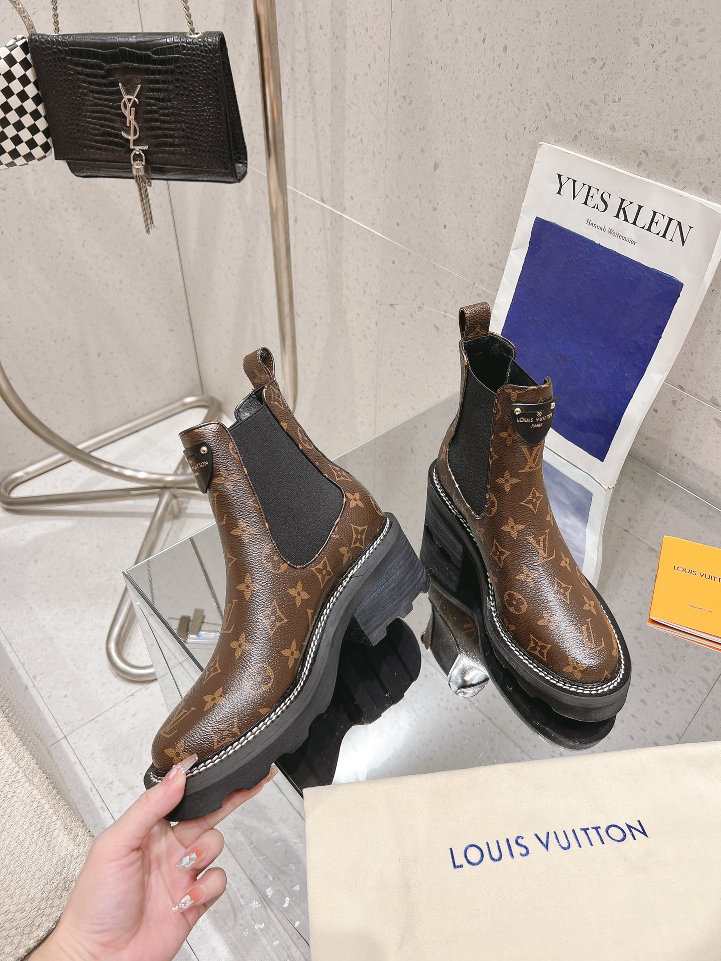 Louis Vuitton Classic Luxury Leather Shoe Loafer Ref 4