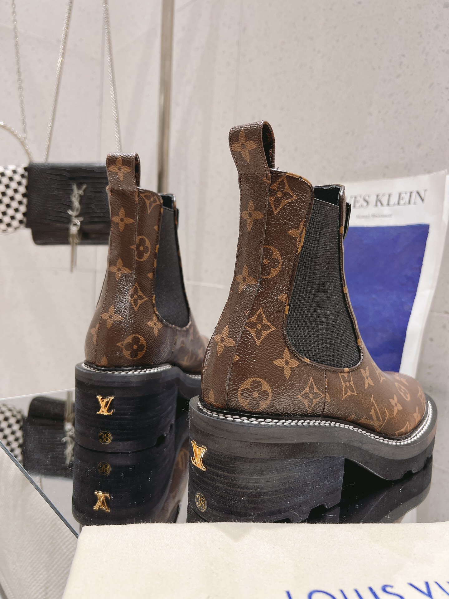 Louis Vuitton Classic Luxury Leather Shoe Loafer Ref 7