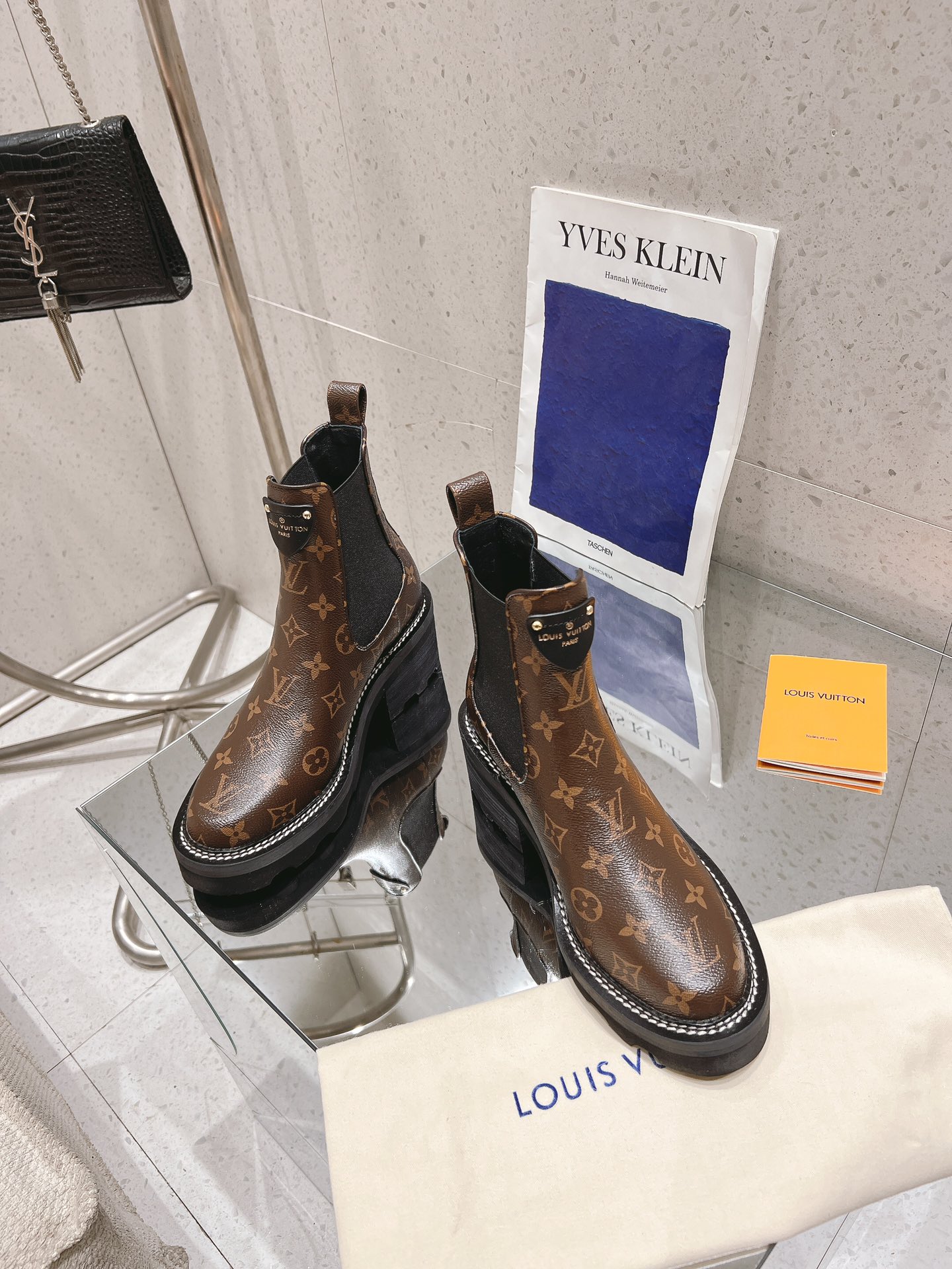 Louis Vuitton Classic Luxury Leather Shoe Loafer Ref 2