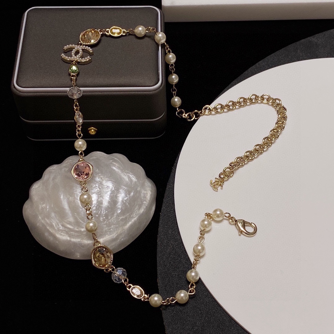 CHANEL🛍🛍香奈儿彩钻水晶🧡项链,经典火热爆款来袭🤑香奶奶这个品牌在时尚女性当中绝对无所不知🧐都知道它的经典与岁月🤟逢必火的一个知名品牌👄同 7