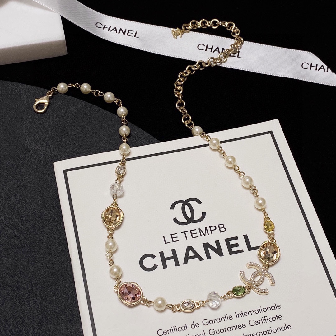CHANEL🛍🛍香奈儿彩钻水晶🧡项链,经典火热爆款来袭🤑香奶奶这个品牌在时尚女性当中绝对无所不知🧐都知道它的经典与岁月🤟逢必火的一个知名品牌👄同 8
