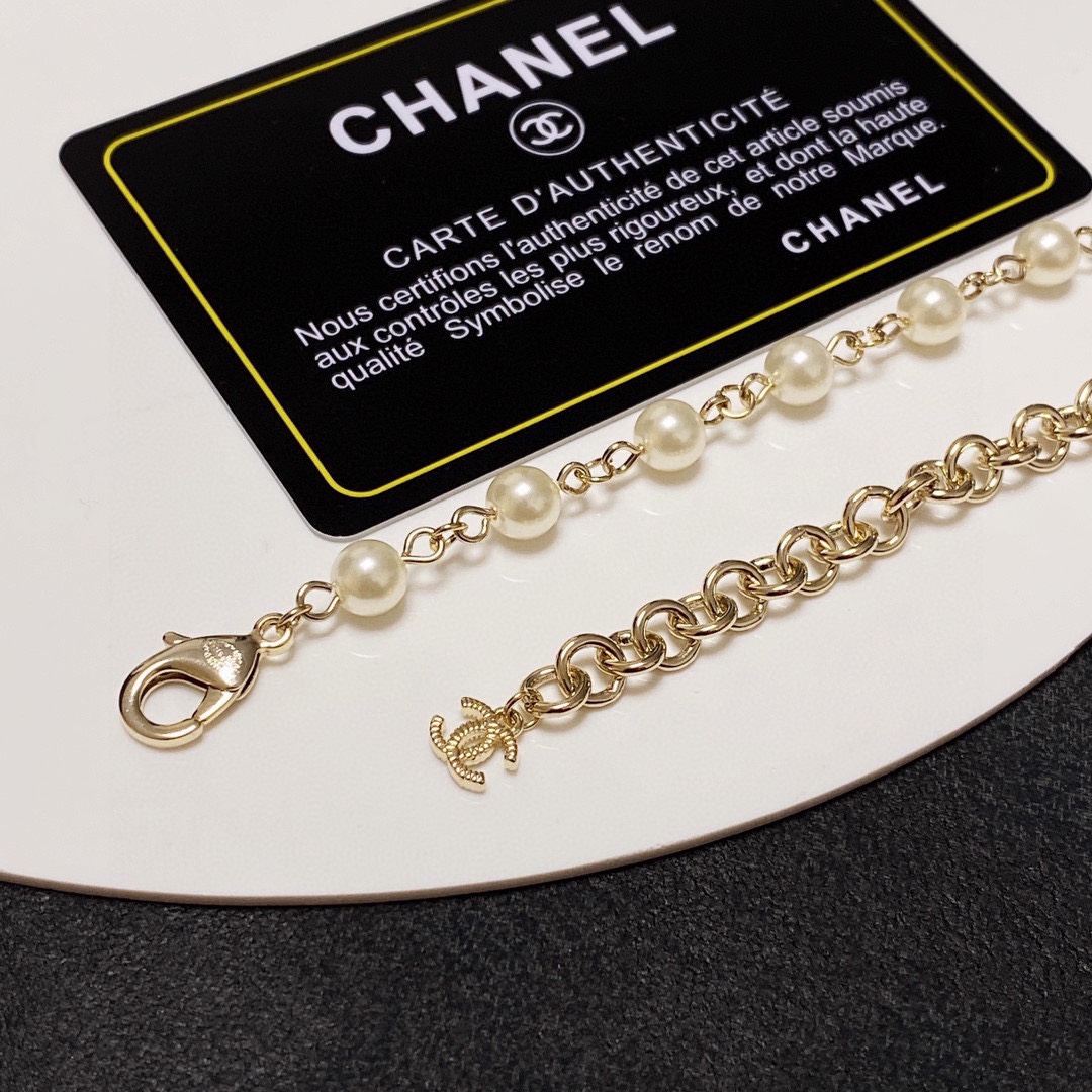 CHANEL🛍🛍香奈儿彩钻水晶🧡项链,经典火热爆款来袭🤑香奶奶这个品牌在时尚女性当中绝对无所不知🧐都知道它的经典与岁月🤟逢必火的一个知名品牌👄同 5