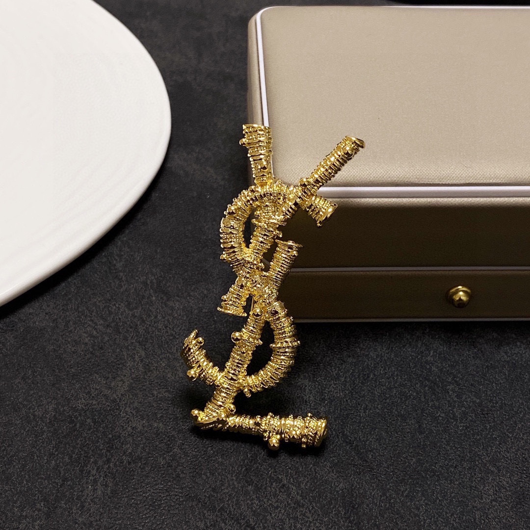 YSL St. Roland’s Synchronous Golden Brooch: Practical Women’s Ornament Trend. - 图片 8