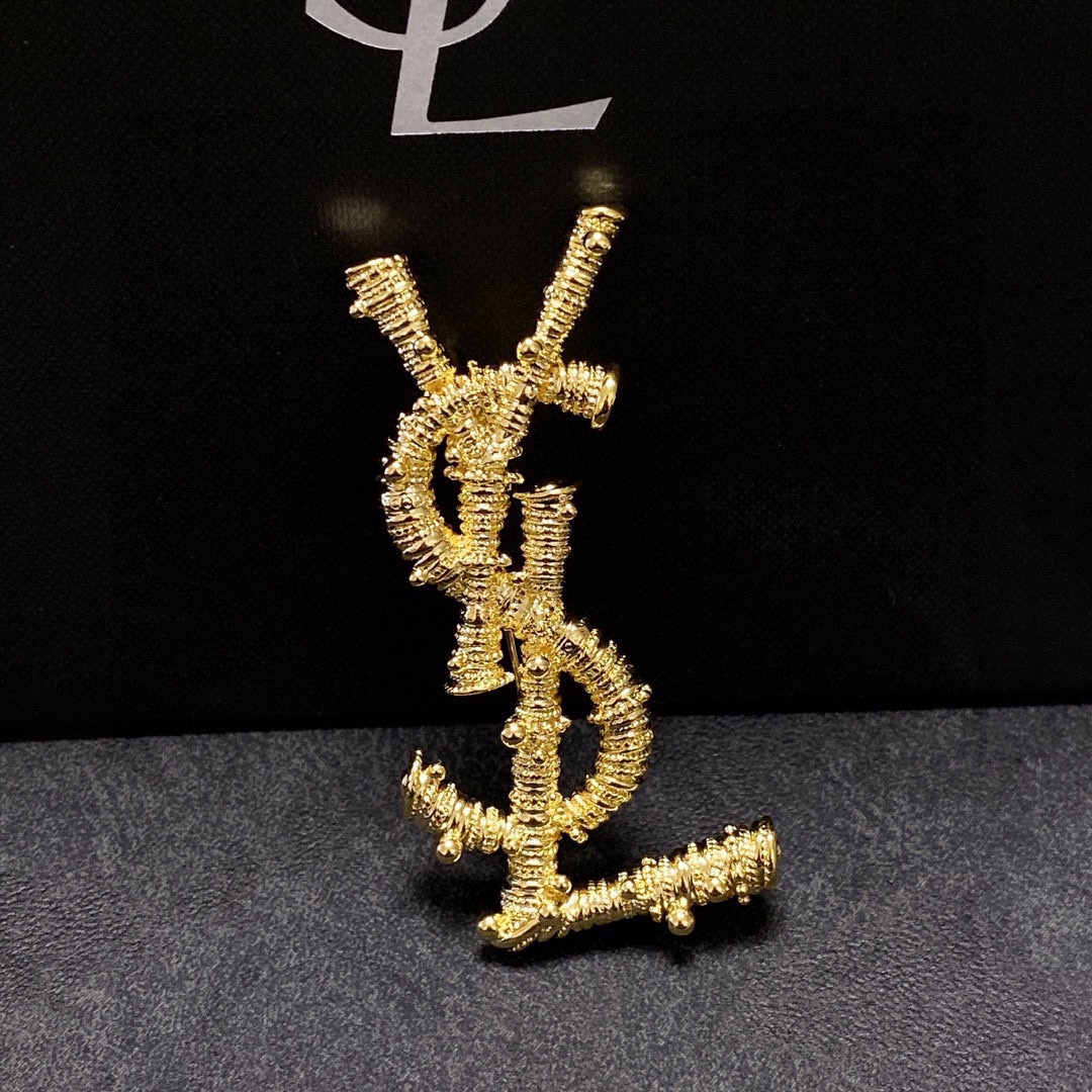 YSL St. Roland’s Synchronous Golden Brooch: Practical Women’s Ornament Trend. - 图片 7
