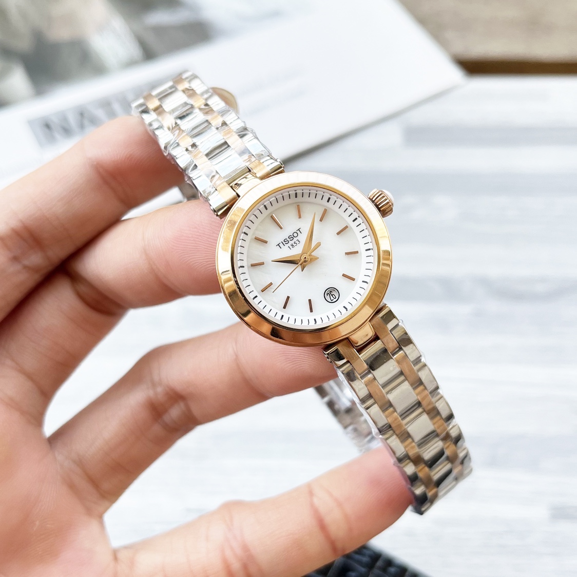 “Skyshow Elegance Series: White Gold Watch Chain with Precision Technology” - 图片 3