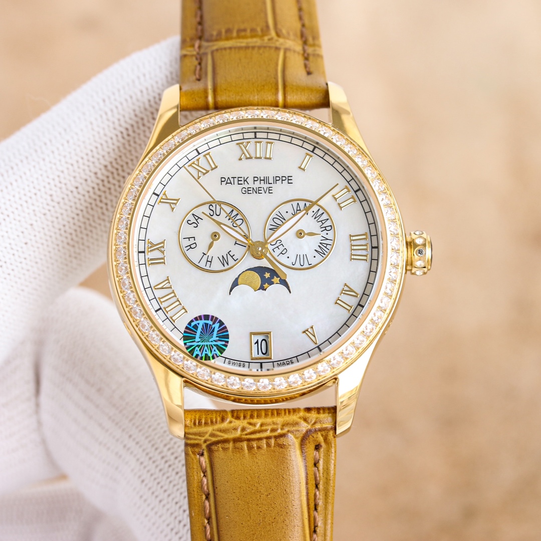 NO:338924,Half Diamond Full Diamond Patek Philippe's complex function timepiece series 4947R/4947G, 4948R/4948G, 4936R/4936G/4936J, 4937R/4937G, debuted!  The calendar moon phase women's watch combines practical calendars and elegant moon phases, and is decorated with a diamond-set case, making the luxury shine on this wrist with excellent performance, classic and fashionable, and beautiful. The creative calendar display device can display the week, date and month, and only once a year, brings great convenience, making this watch one of the iconic flagship models in the brand's timepieces. The watch diameter is 38 mm. After careful polishing and polishing, it shows smooth lines and full curvature. The crown is carefully polished and polished to enhance vision and texture. It is engraved with the Patek Philippe's 
