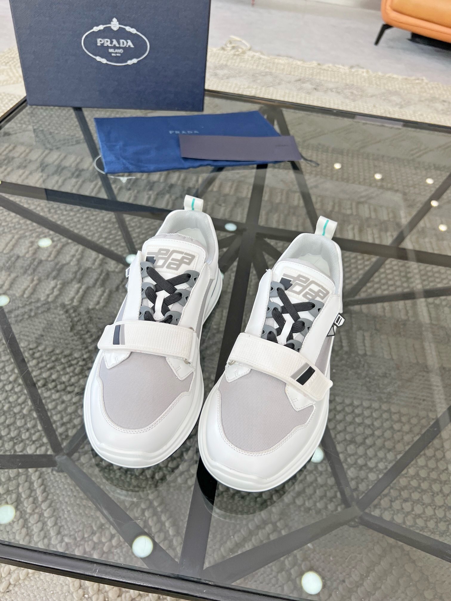 NO:217825,Brand PRADA color original color matching, code number 38-44 customized 45 price Material Prada new product original single-stock low-top casual footwear!  The upper is made of original soft cowhide, matched with Prada logo mesh lining, cowhide foot pad original mold open sole, high quality worth owning, Prada, prada, cowhide19860909品牌PRADA 颜色原版配色 码数38-44定做45 价格 材质普拉达新品原单货低帮 休闲套脚鞋！鞋面采用原版柔软牛皮 搭配普拉达标识网布内里 牛皮垫脚原版开模大底、高品质值得拥有,普拉达,prada,prada,cowhide,Men's shoes