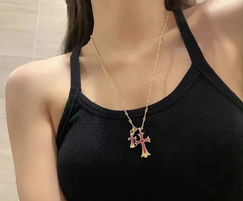  编码N933   
🛍项链热销款火爆上新🆕🆕🆕
😎克罗心22k双十字架竹节项链
🧐超甜超酷的红宝石十字