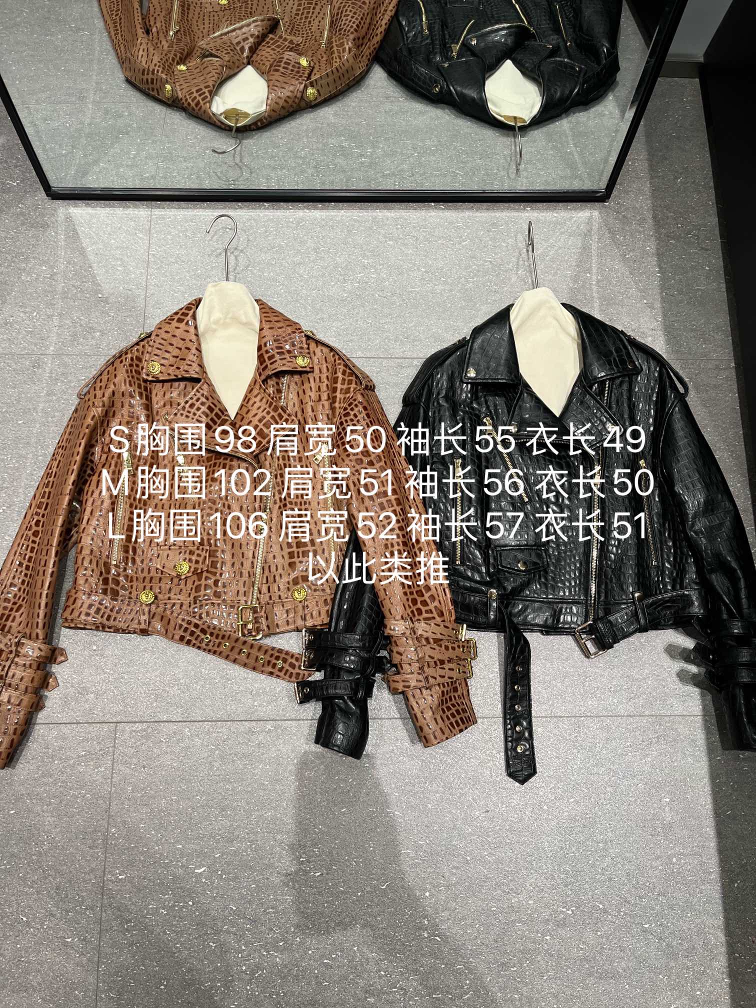 NO:721735,,Balmain crocodile pattern sheepskin motorcycle, extra long sleeve design, very unique size S-19860909,巴尔曼鳄鱼纹羊皮机车,超长袖子设计,非常独特 尺寸S- Xl,宽松版型,注意袖子是加长版,巴尔曼-服装,balmain,sheepskin,,Women's clothing
