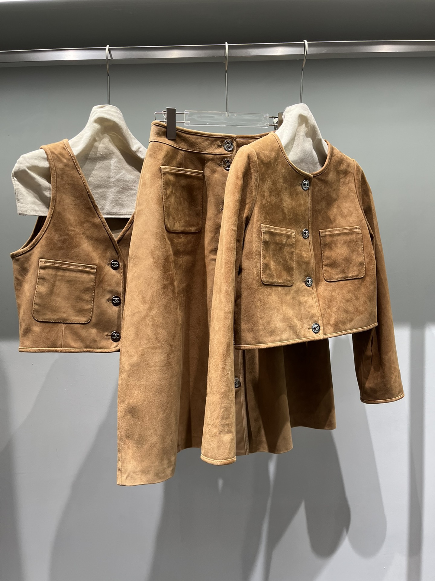 NO:721553,Vests, jackets, long skirts, Chanel-clothing, chanel, skirts, jackets & coats,19860909马甲,外套,长裙,香奈儿-服装,chanel,skirts,jackets & coats,,Women's clothing