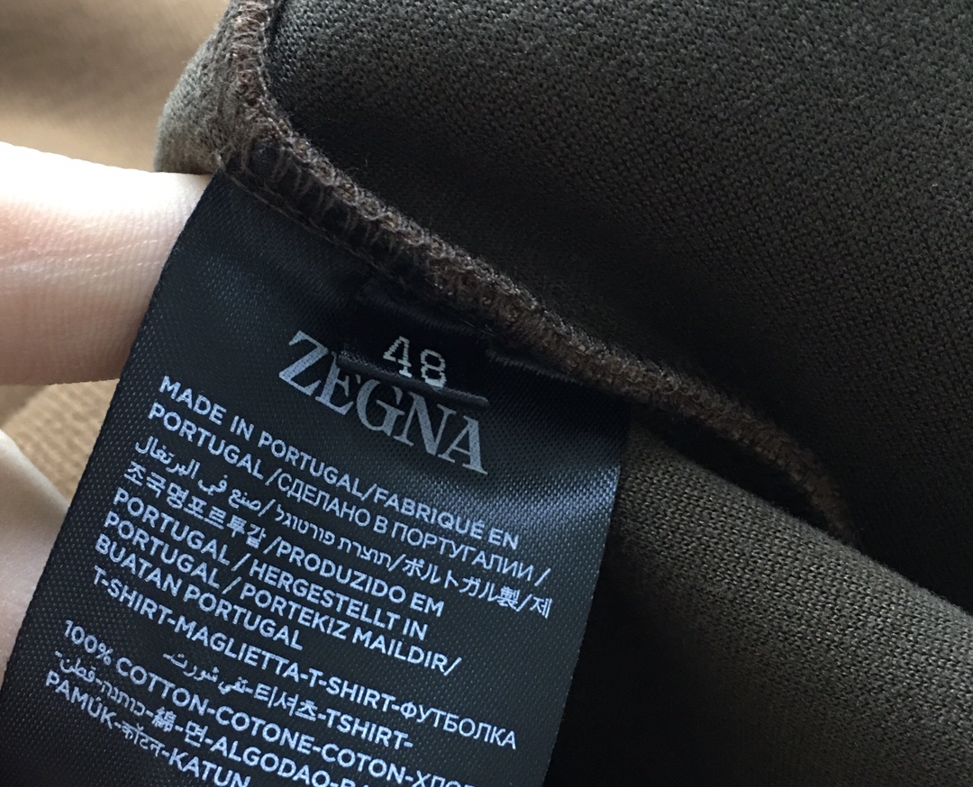 🆕新品上市🌹 《Zegn...》💕
2025专柜最新款简约时尚国际范休闲卫衣 欧美专柜热销单品！精选意大