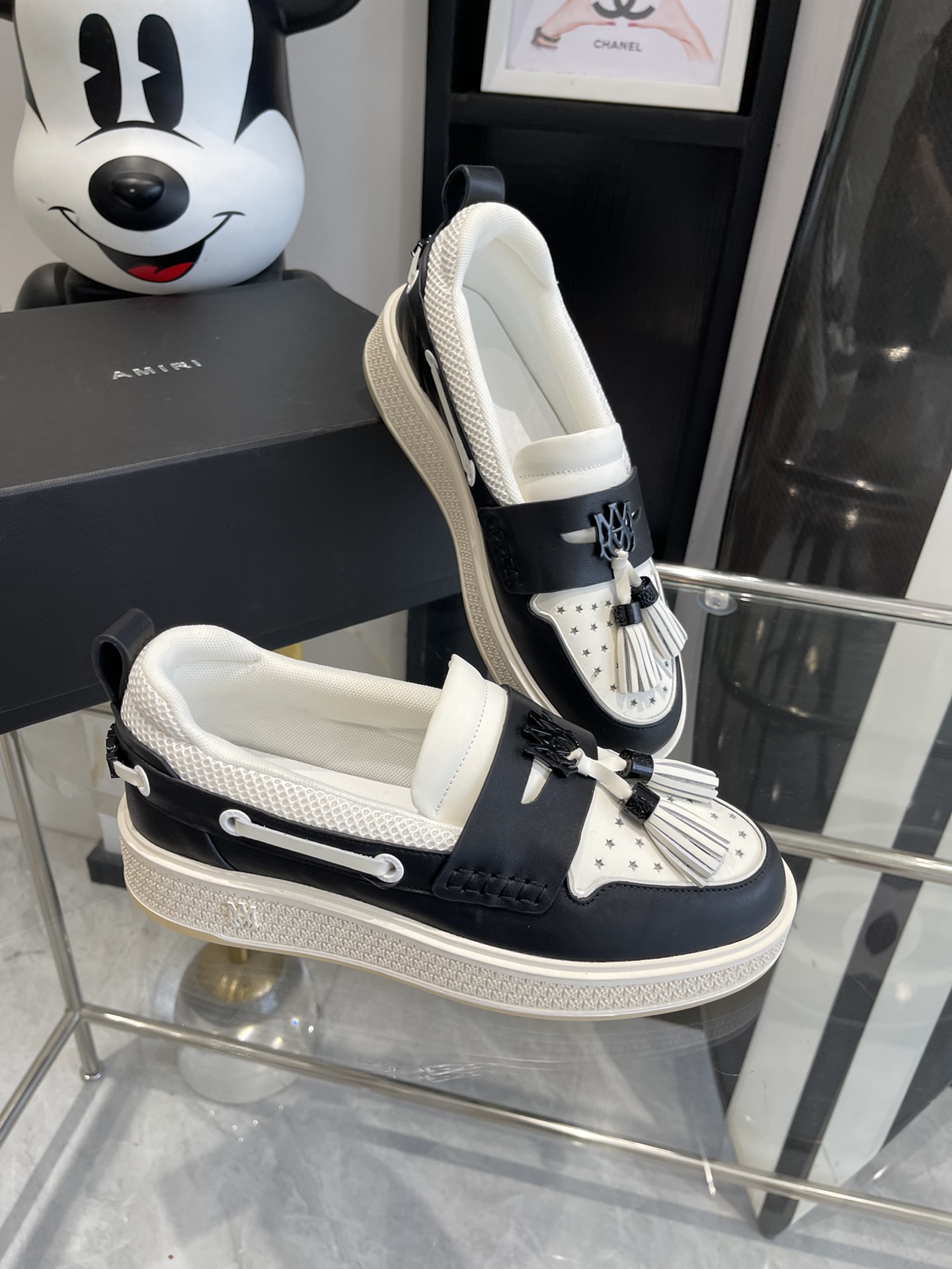 AMIRI’s New Monolithic Leisure Shoe: Stylish Panda Color for Every Occasion - 图片 7