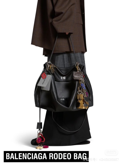 Bolso Balenciaga Rodeo de Cuero Genuino con Diseño Amplio y Elegante 16 Bolso Balenciaga Rodeo de Cuero Genuino con Diseño Amplio y Elegante