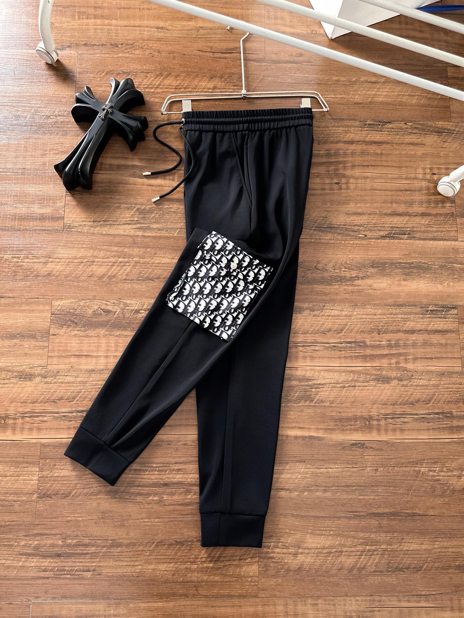 迪奥 2025秋冬最新休闲裤专柜1:1顶级复刻，全品相！潮人必备单品！懂货的老铁赶紧下手尺码.M-3XL