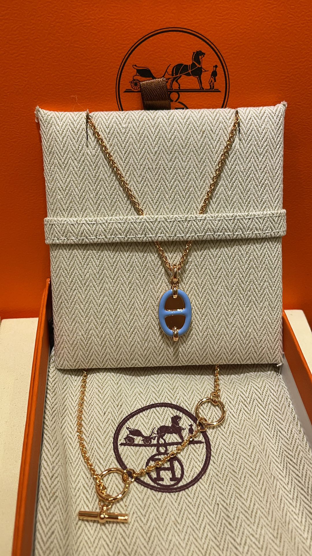 NO:632056,88260 Today’s new product purchases yb Lille blue enamel1986090988260今日新品购入yb 里尔蓝色珐琅x玫瑰金色 新款Mini Maillon系列猪鼻子项链 经典珐琅镜面猪鼻子 极简主义永不过时 搭配TO扣日常佩戴很方便 休闲又贵气 铜吊坠+s纯银链条 cnc工艺 购入yb开发,,necklace,pure silver,卡迪亚高端饰品,Jewelry