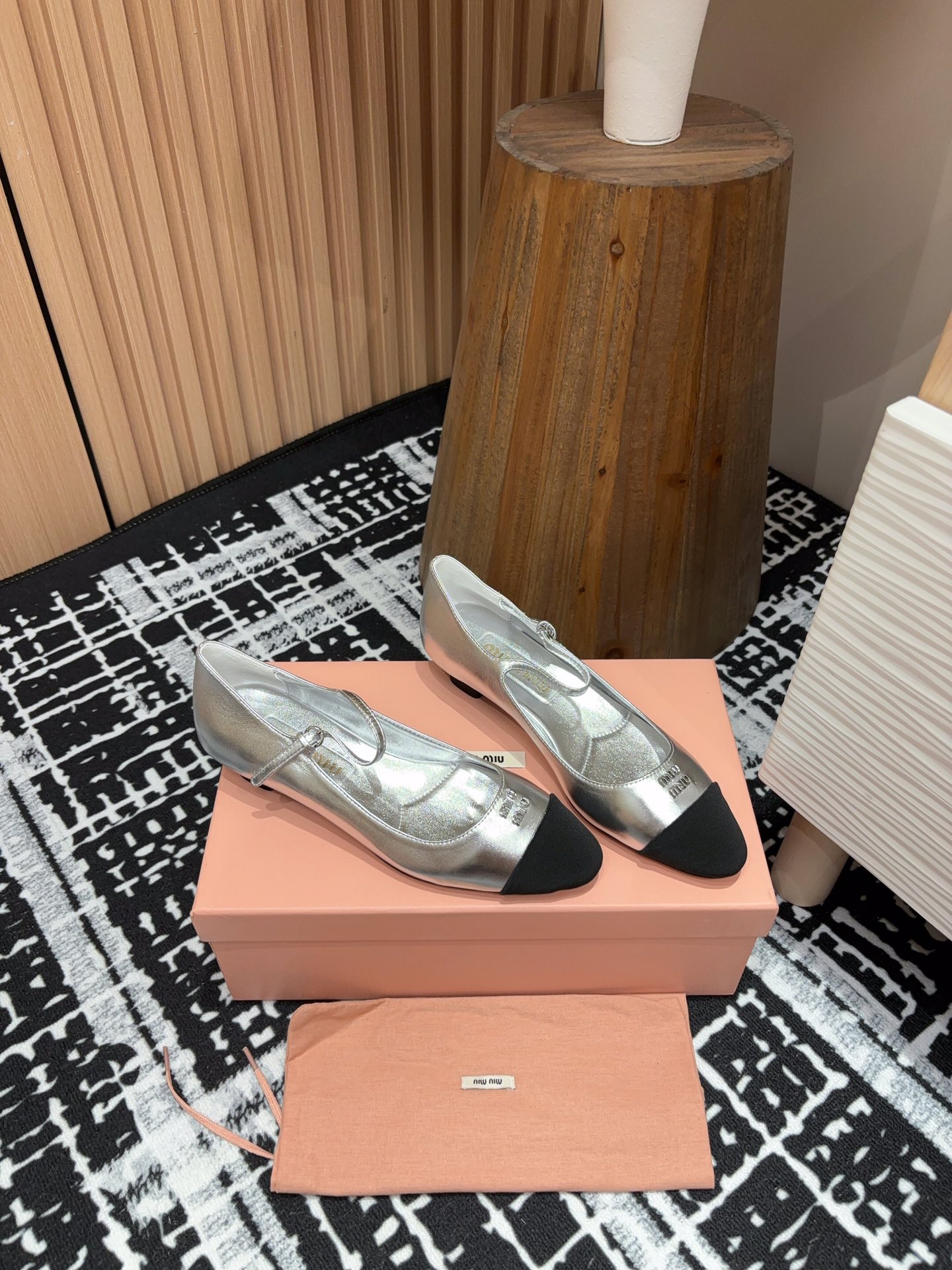 Miu Miu Classic Luxury Leather Shoe Loafer Ref.94C09309 3