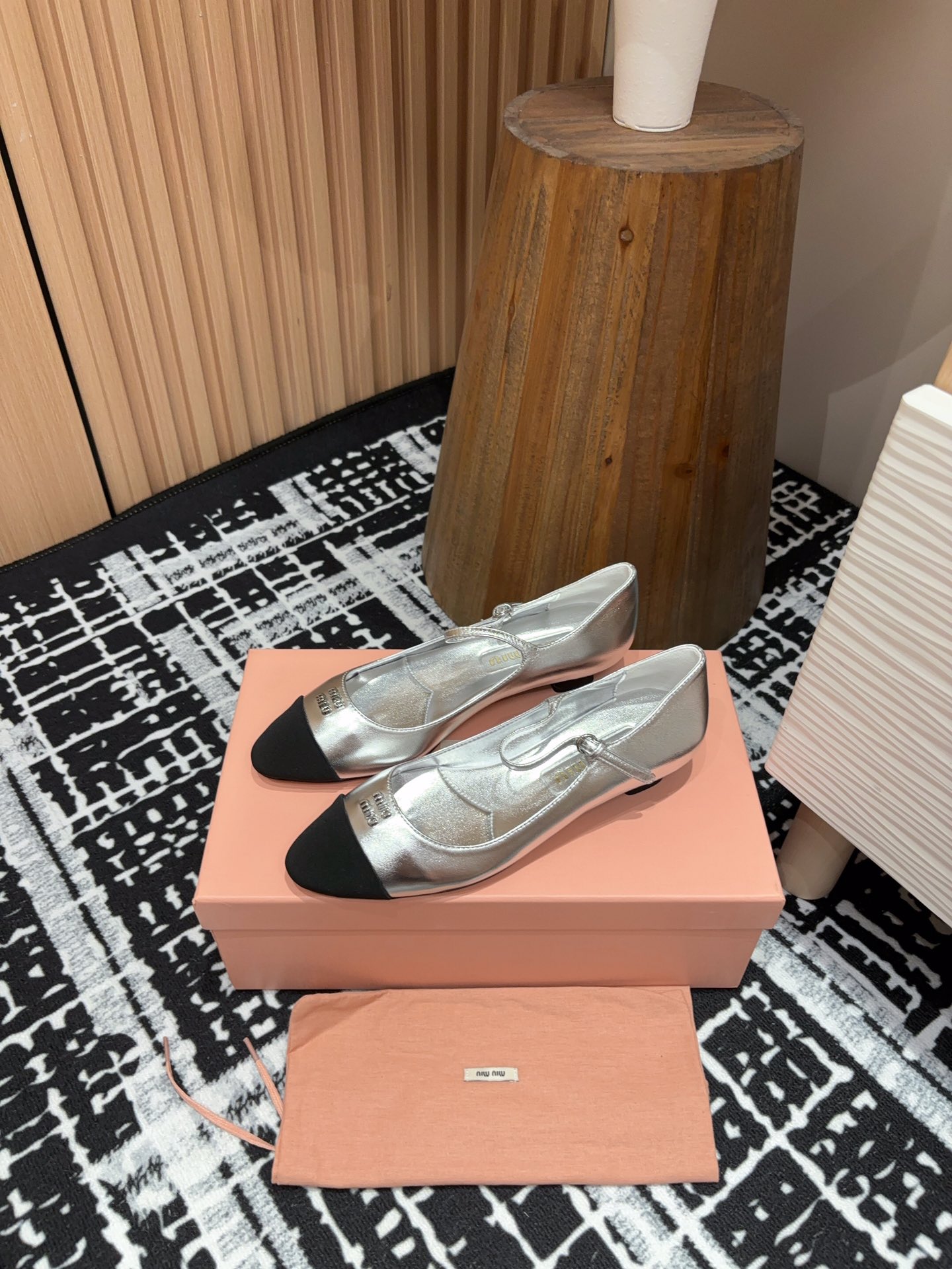Miu Miu Classic Luxury Leather Shoe Loafer Ref.94C09309 2