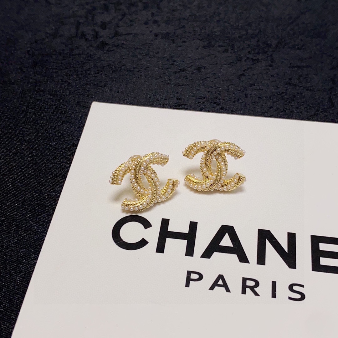 劲爆新款【Chanel香奈儿】金色镶小珍珠耳钉👍非常休闲和😍市面最高版本 3