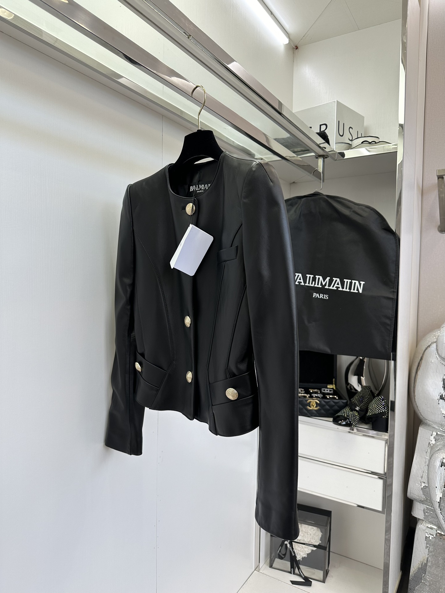 Balmain’s 24-Year-Old New Autumn/Winter Collection in Black, Almond, and Khaki. - 图片 3