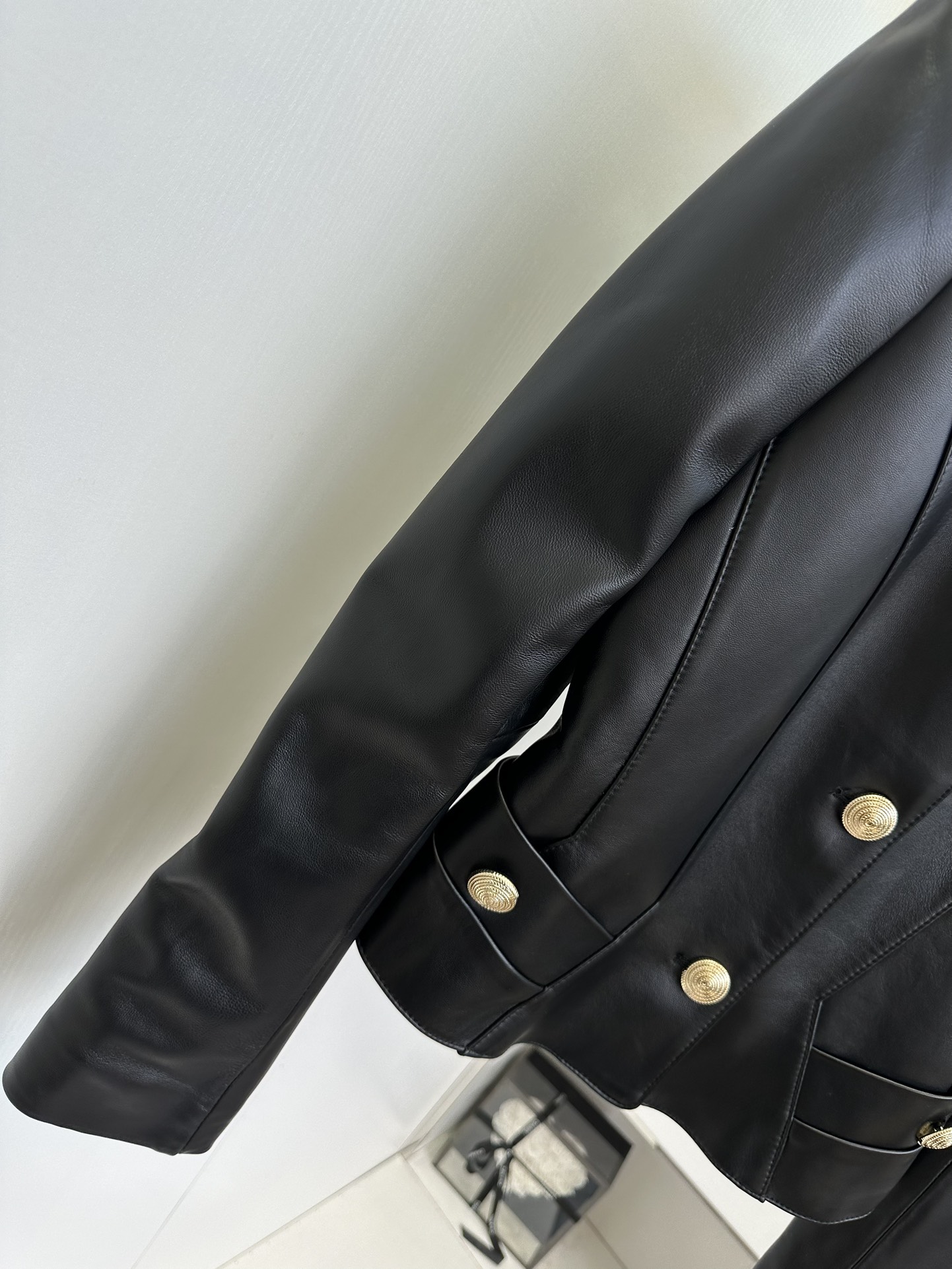 Balmain’s 24-Year-Old New Autumn/Winter Collection in Black, Almond, and Khaki. - 图片 4