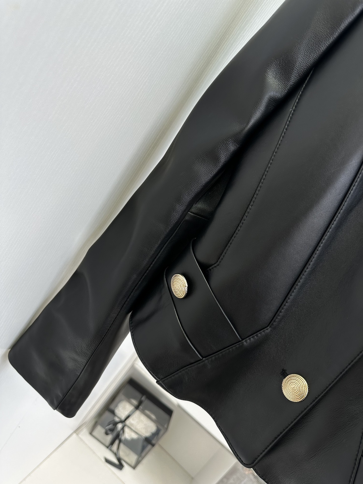 Balmain’s 24-Year-Old New Autumn/Winter Collection in Black, Almond, and Khaki. - 图片 6
